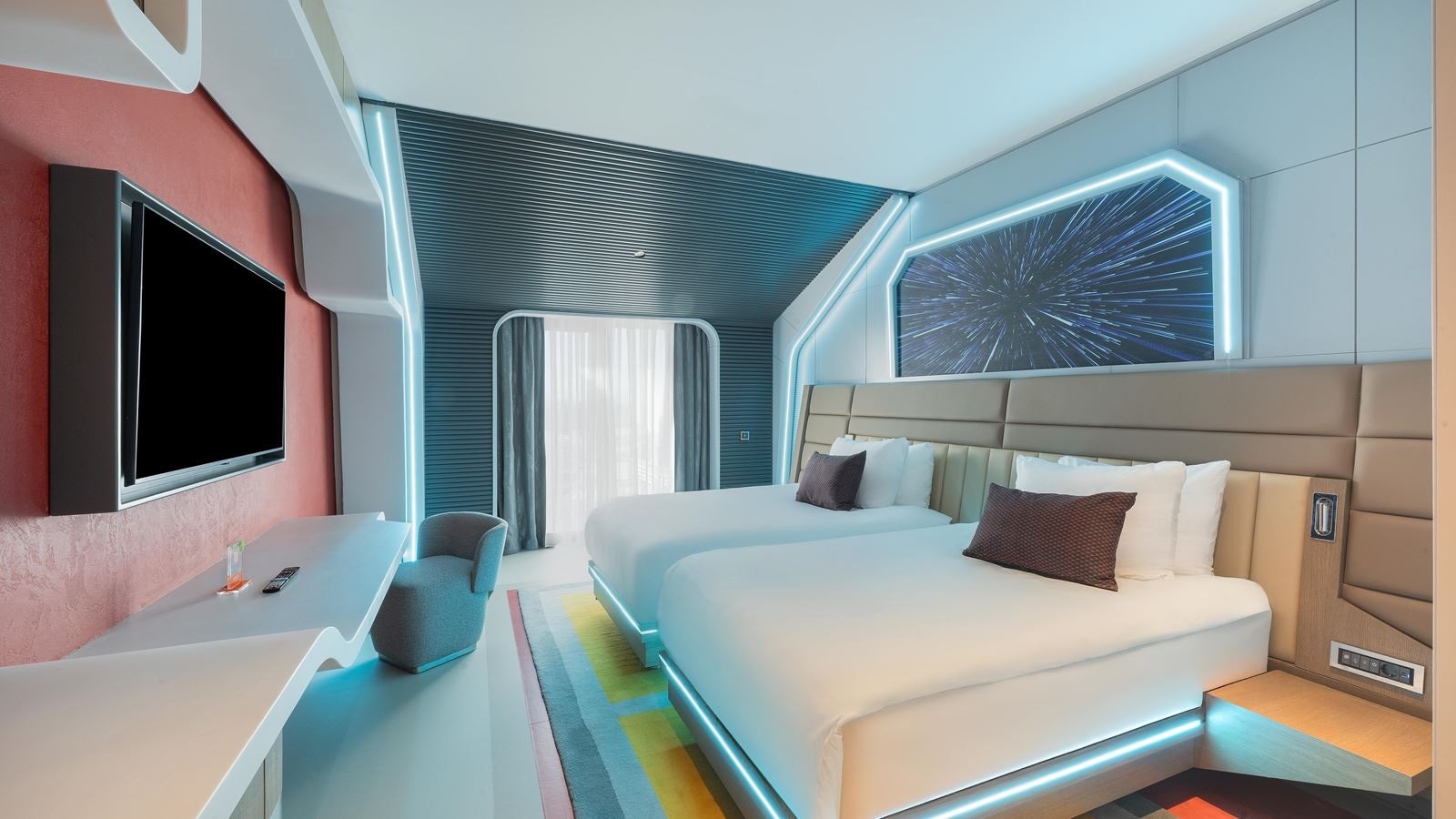 rooms-themed-iconic-suite