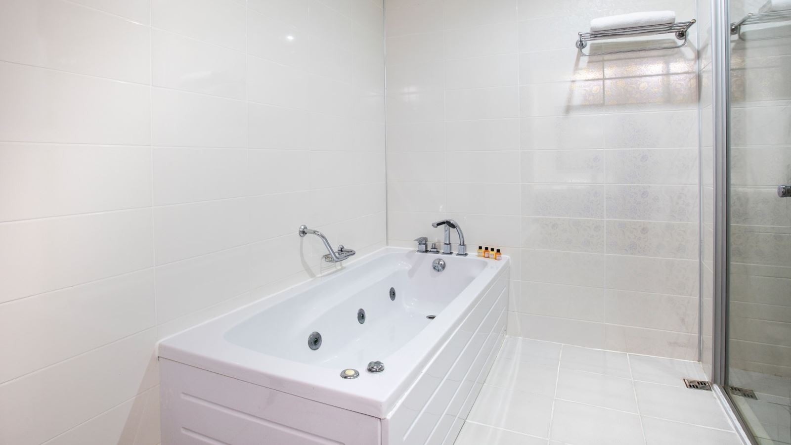 rooms-main-building-suite