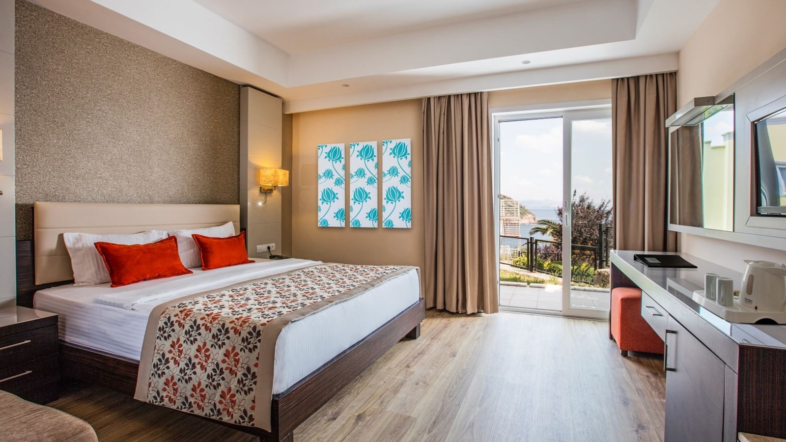 rooms-club-family-room-sea-view