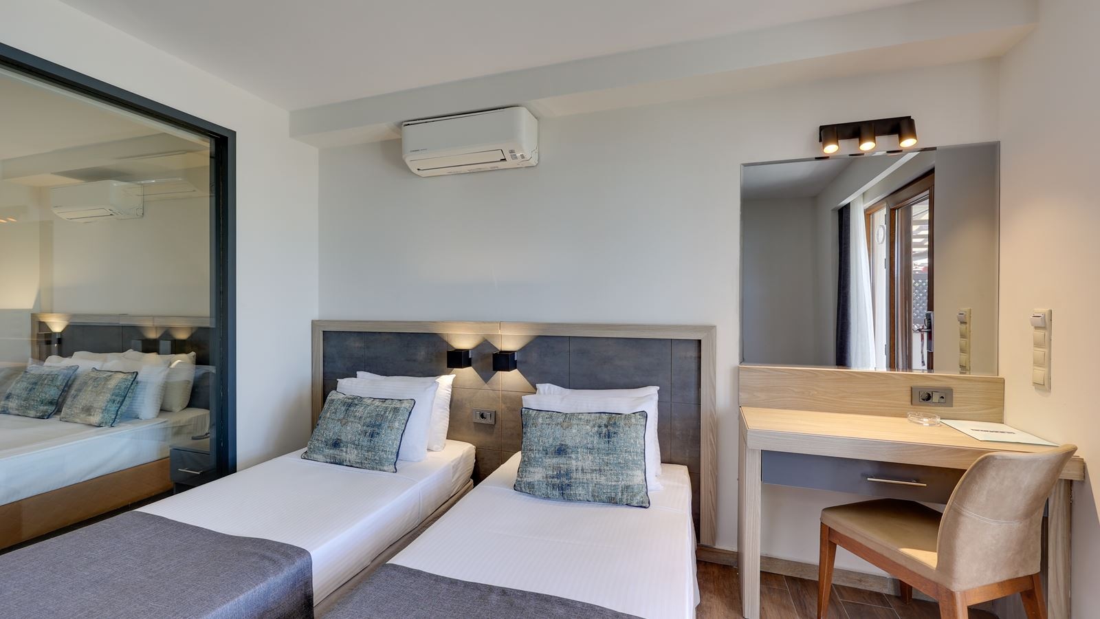 rooms-family-seaview-room