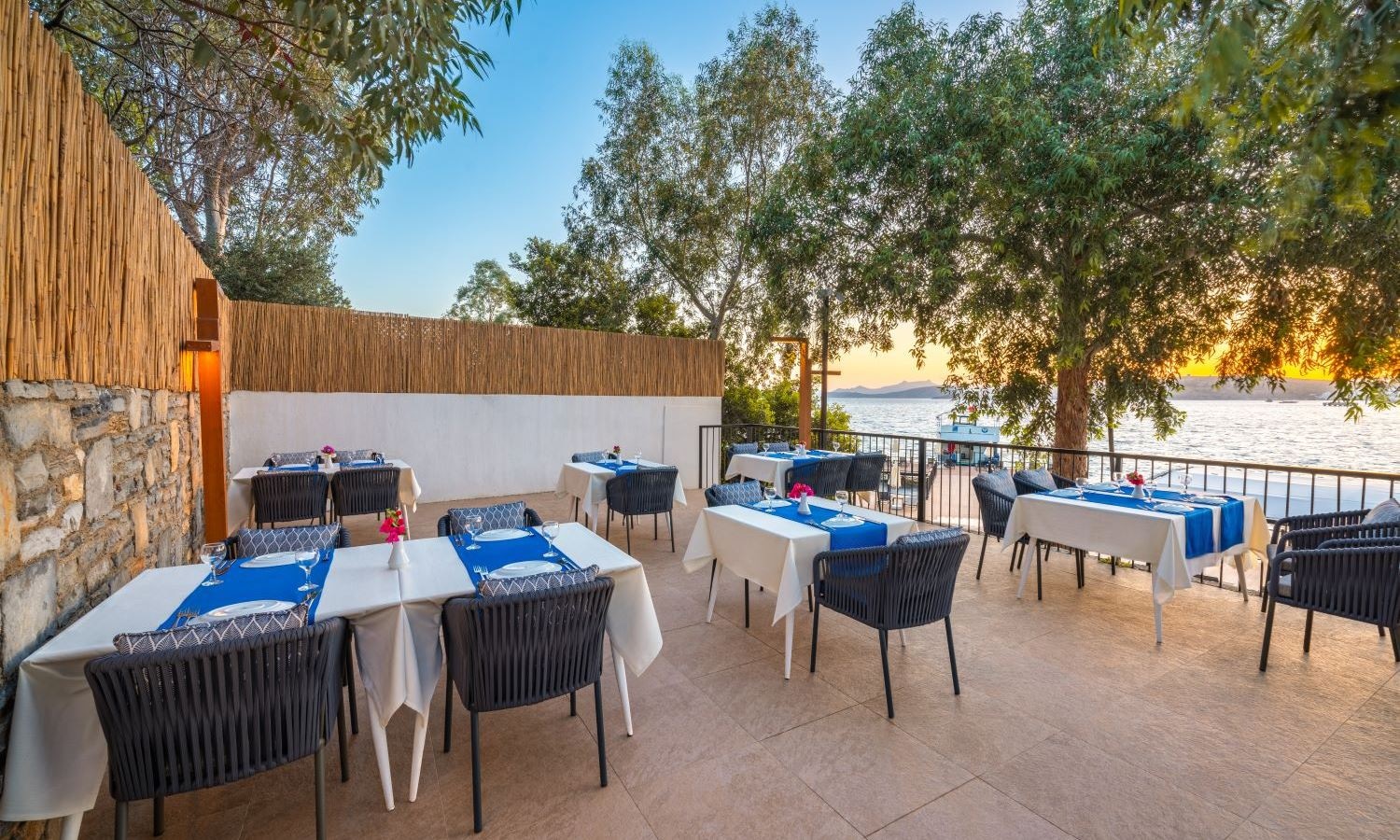 restaurants-taverna-restaurant