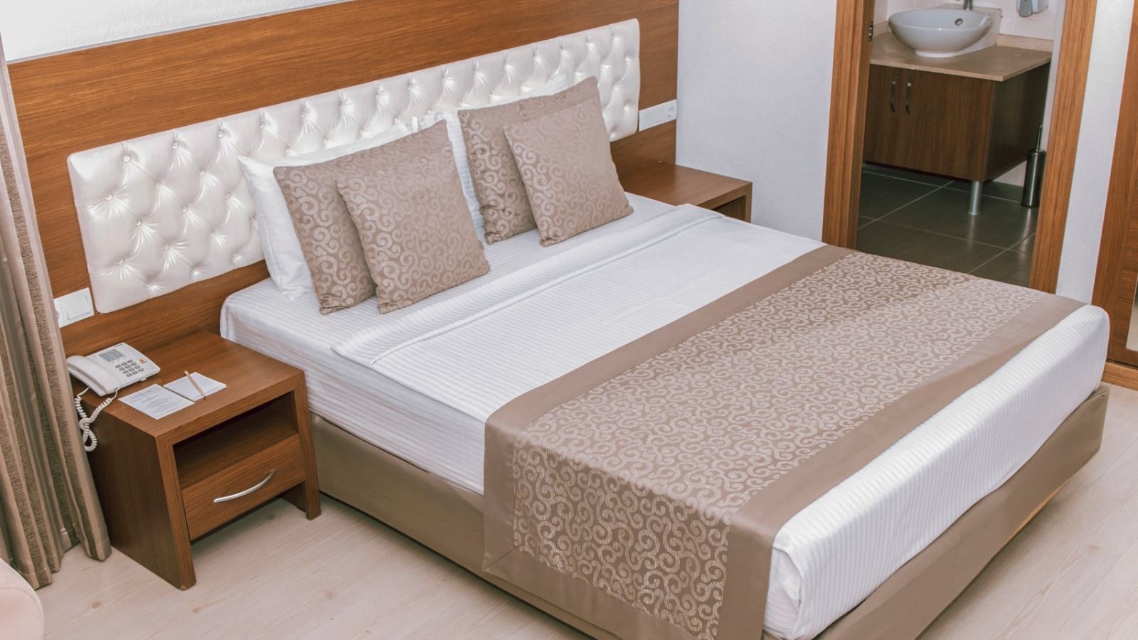 rooms-standard-room-land-view