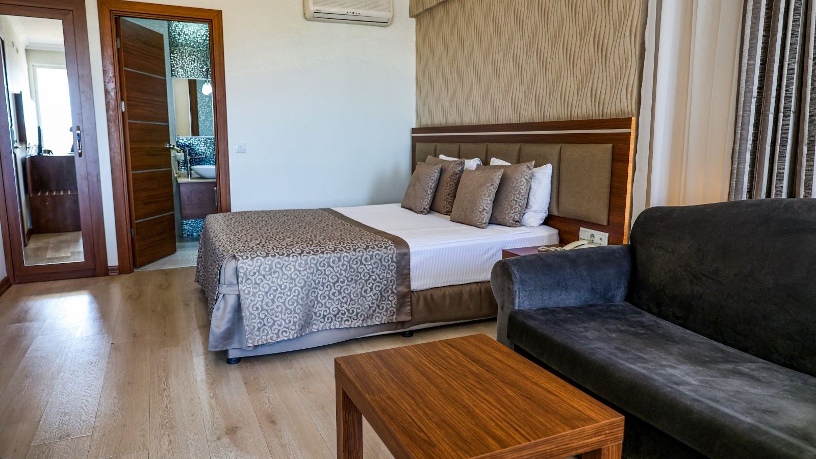 rooms-standard-room-land-view