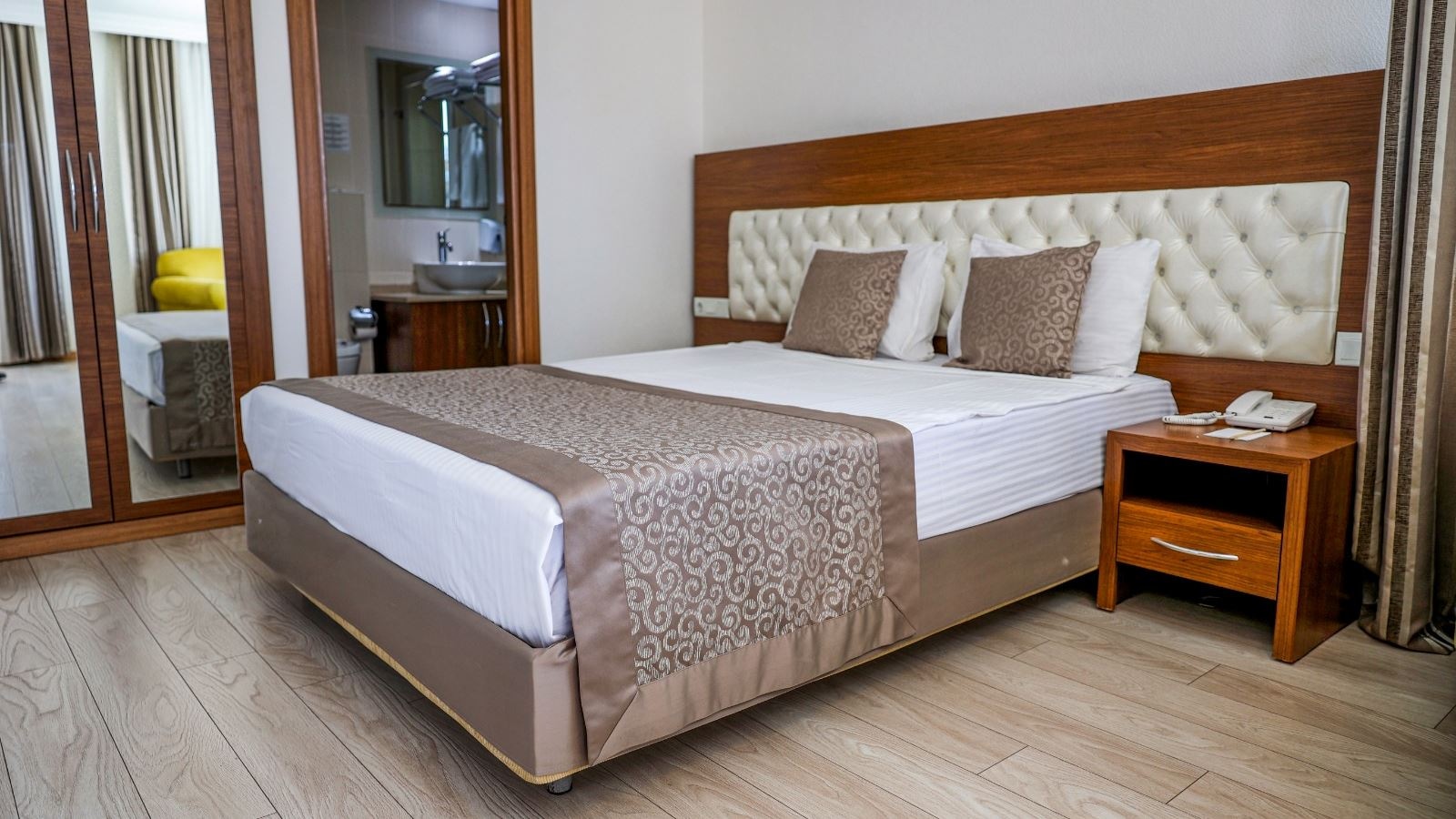 rooms-standard-room-land-view