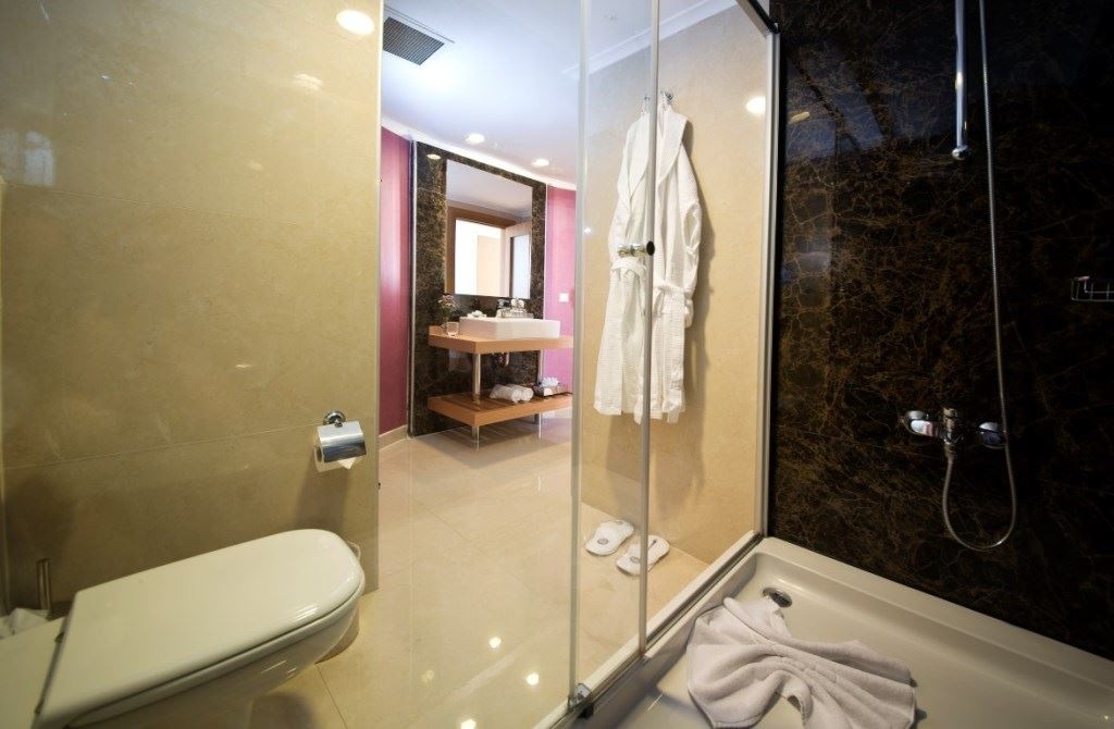 rooms-jacuzzi-suite-room