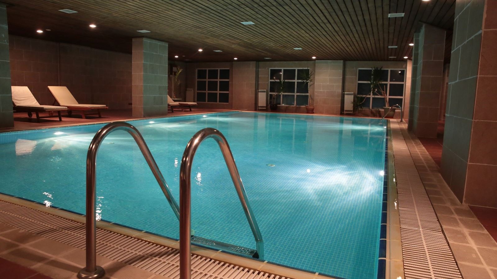 pools-indoor-pool