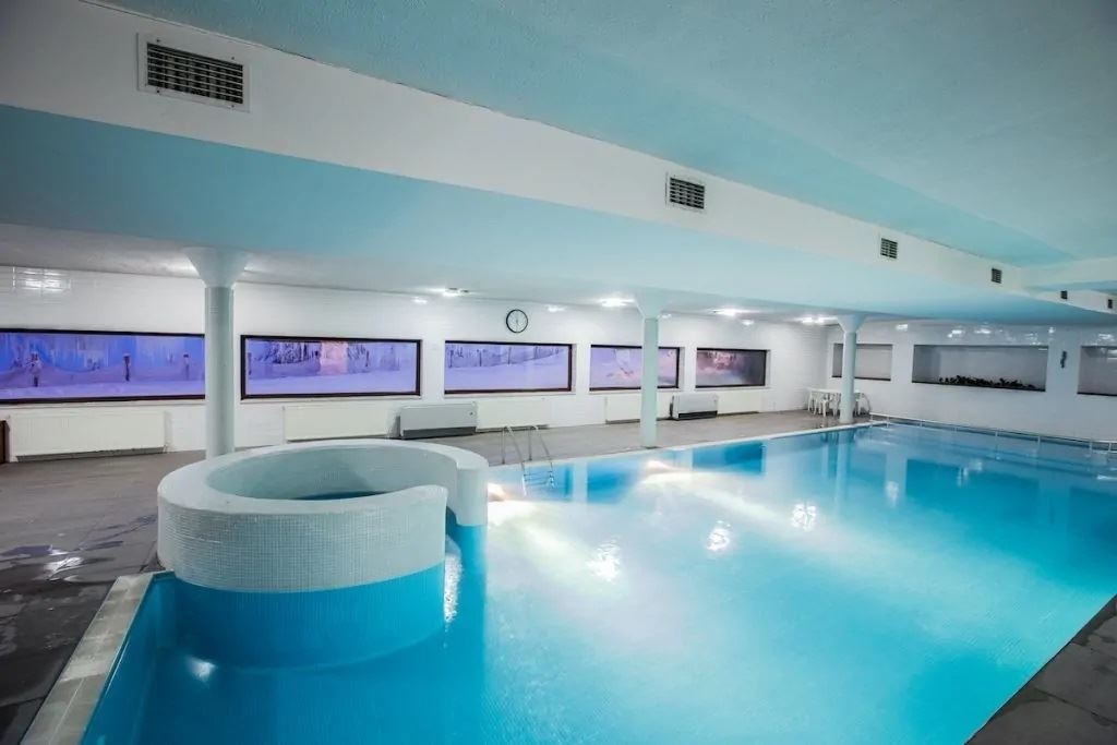 pools-indoor-pool