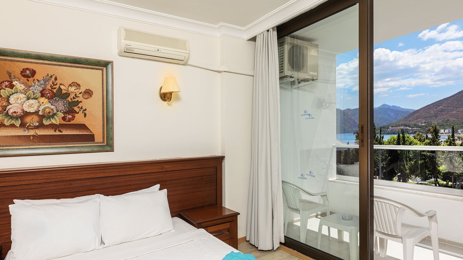 rooms-standard-room-side-sea-view