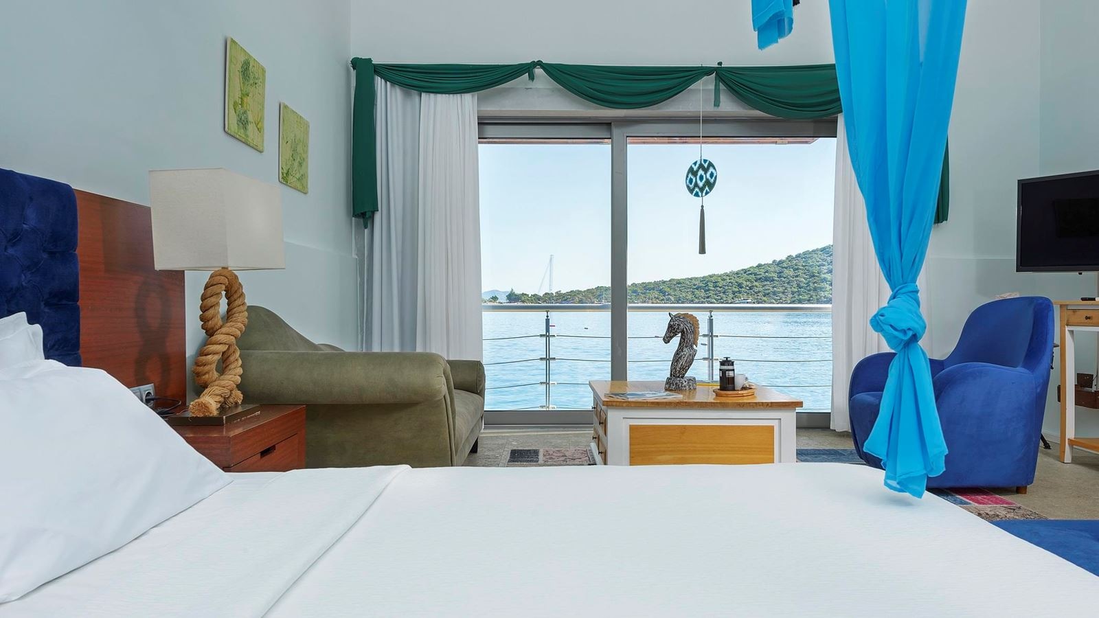 rooms-deluxe-room-sea-view