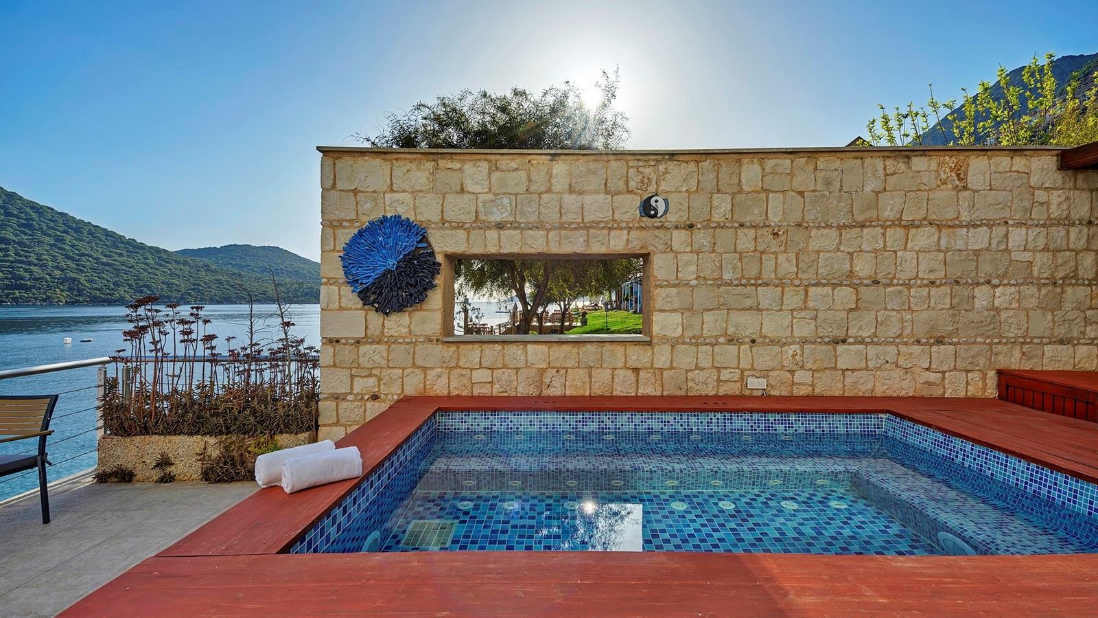 rooms-deluxe-room-sea-view