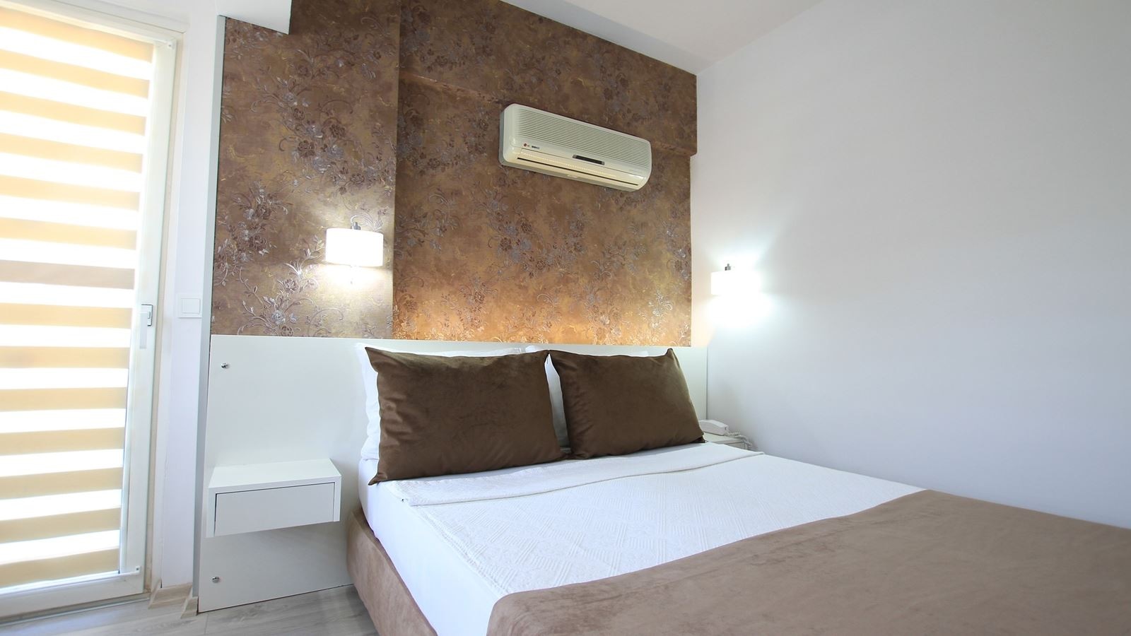 rooms-standard-room-with-balcony