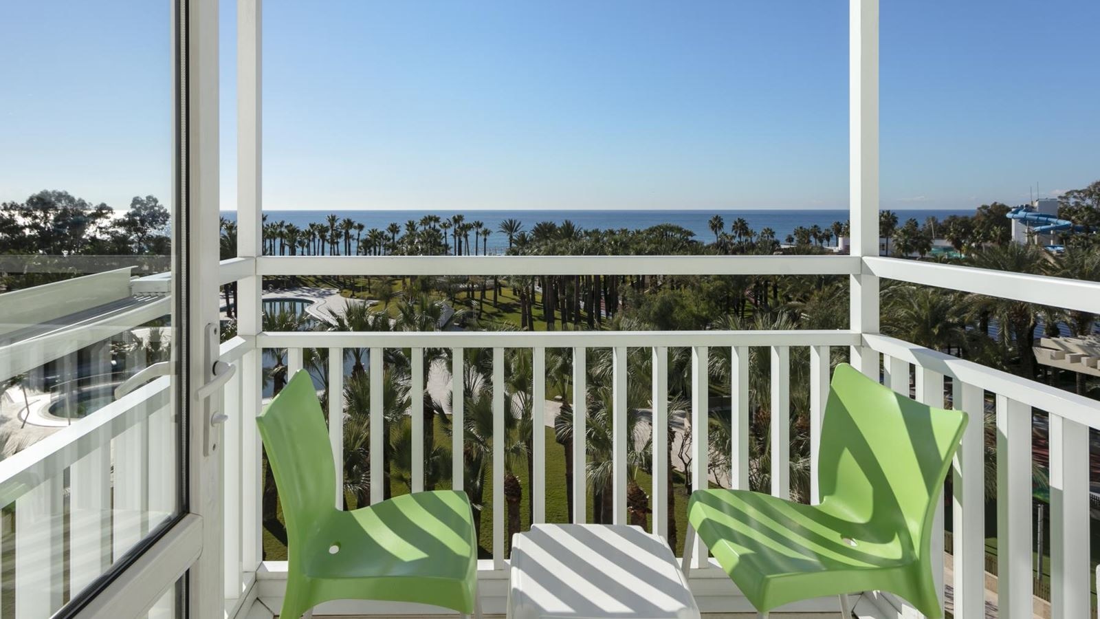 rooms-hotel-standard-room-sea-view-with-balcony