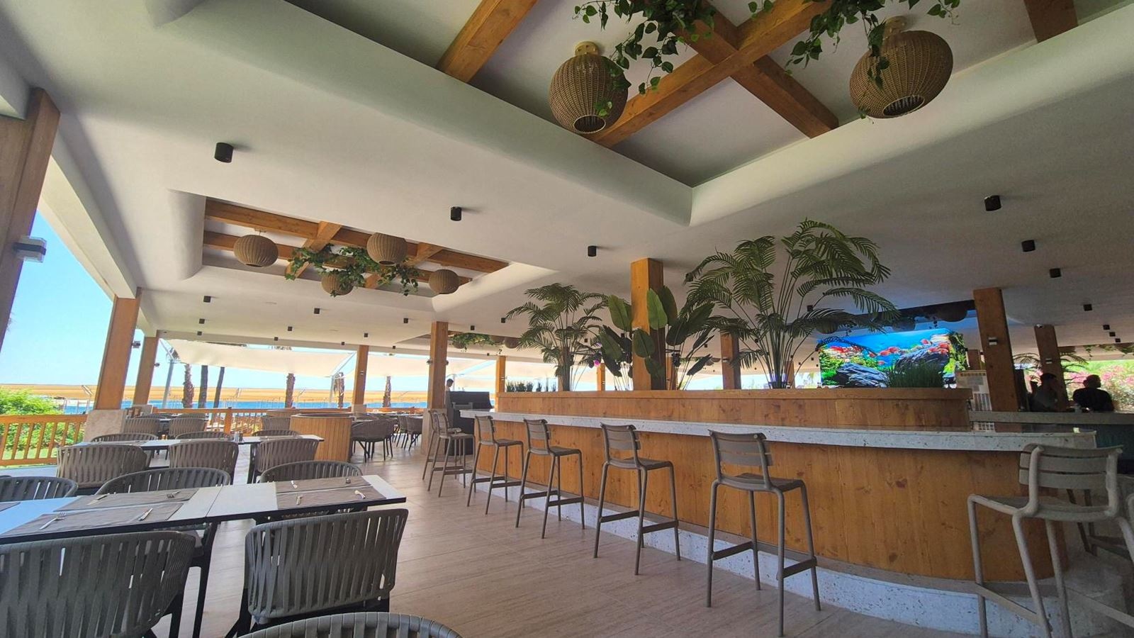 restaurants-beach-club-restaurant