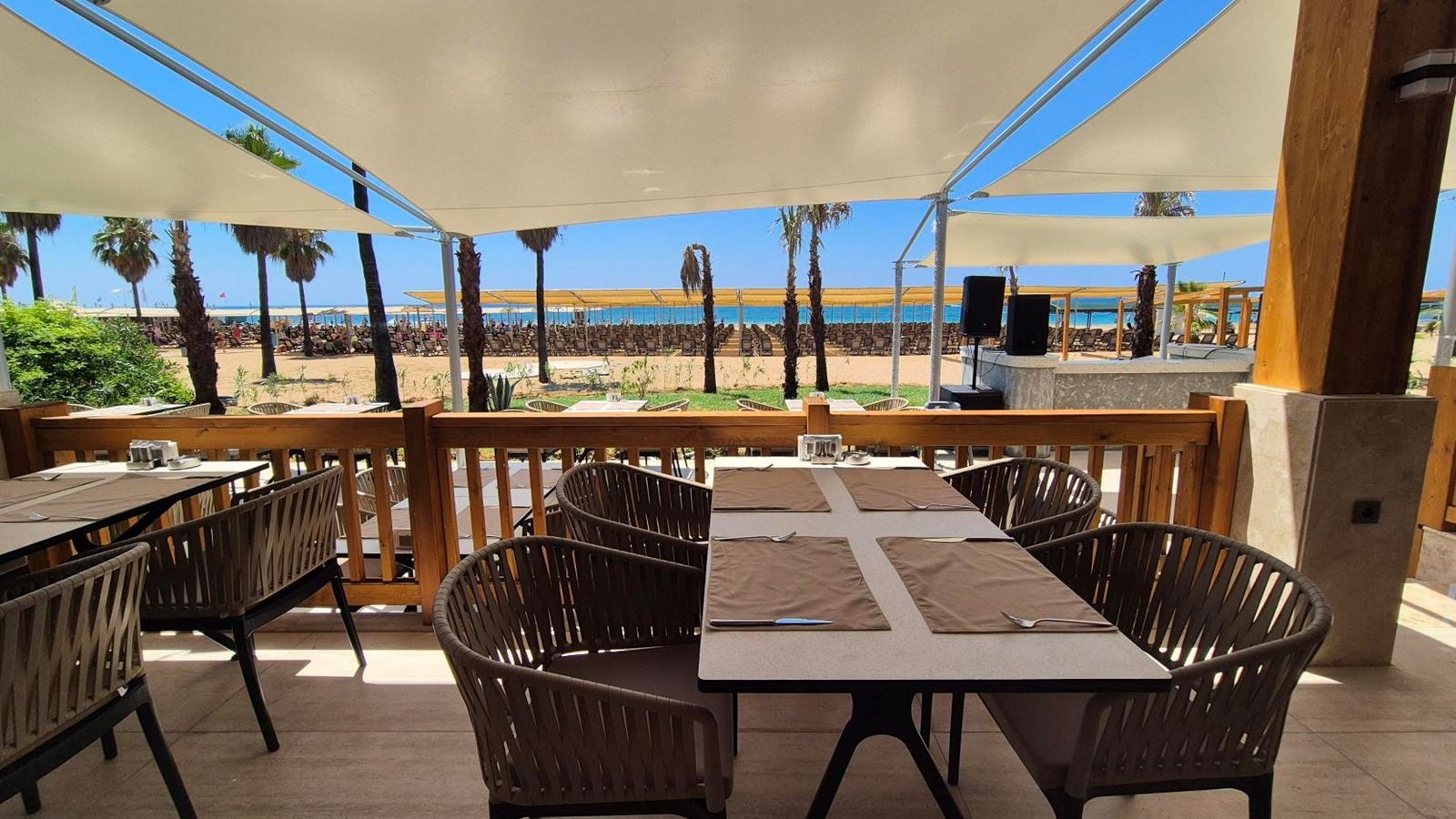 restaurants-beach-club-restaurant