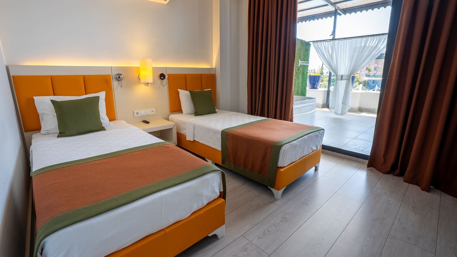 rooms-family-superior-room-with-jacuzzi