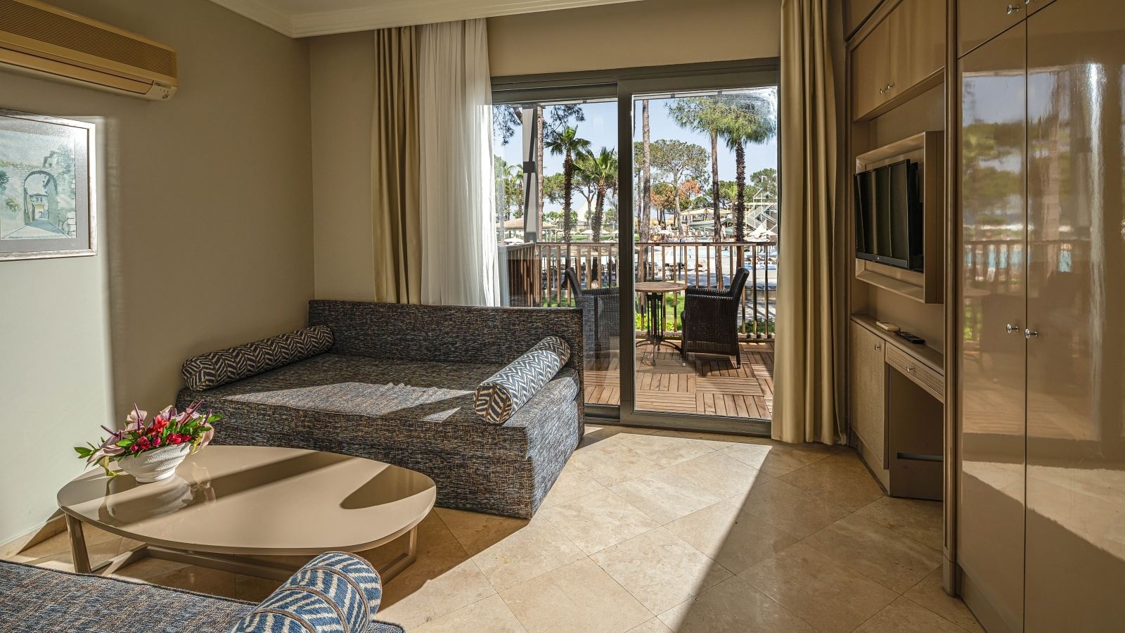 rooms-garden-family-room