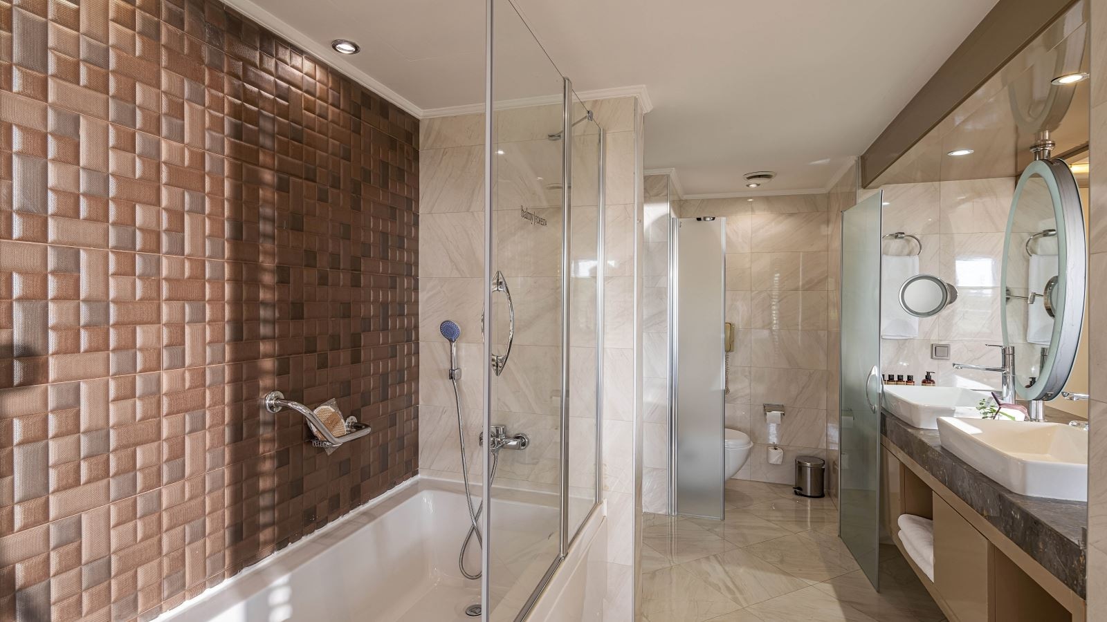 rooms-junior-suite-land-view