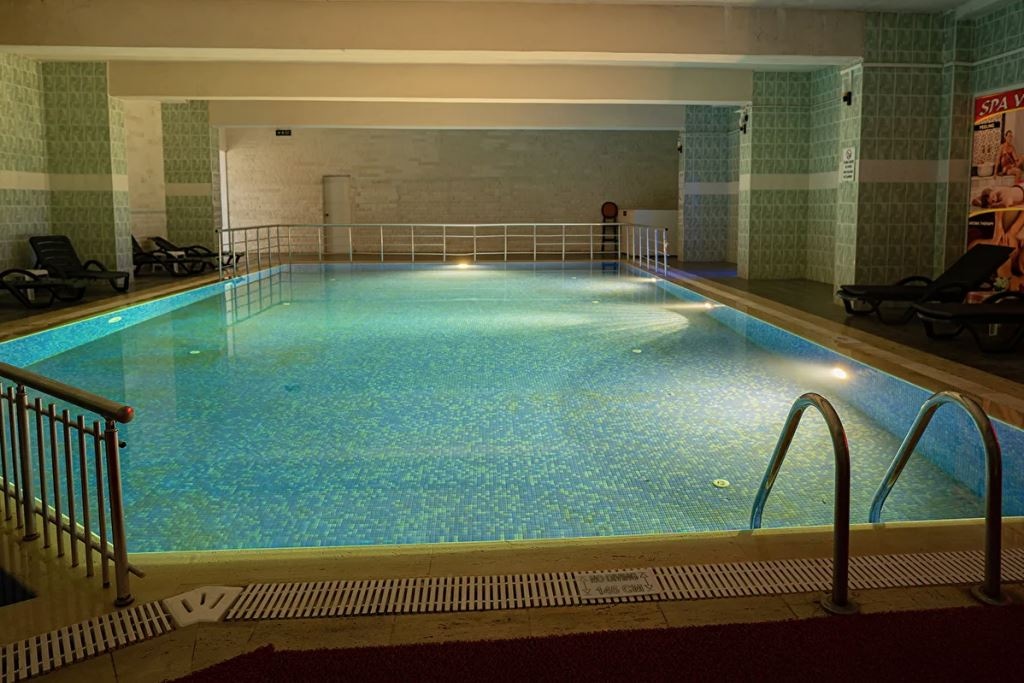 pools-indoor-pool