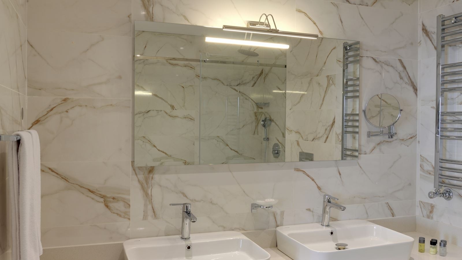 rooms-corner-suite-with-sea-view