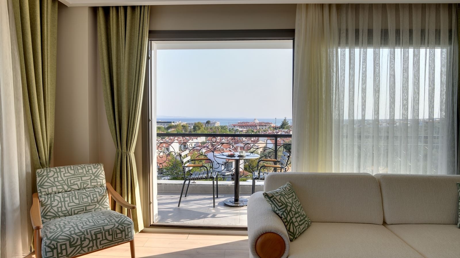 rooms-corner-suite-with-sea-view