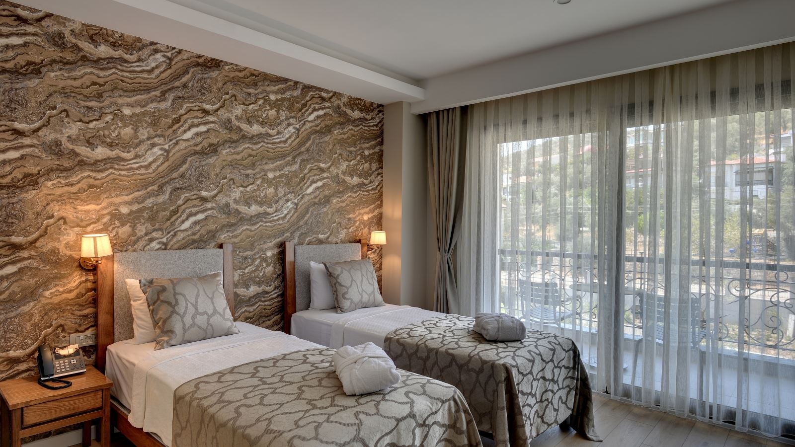 rooms-family-king-room