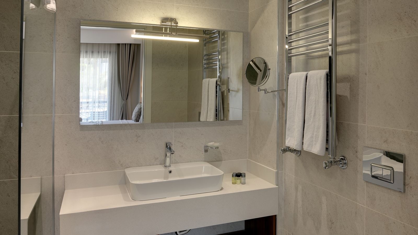 rooms-family-king-room