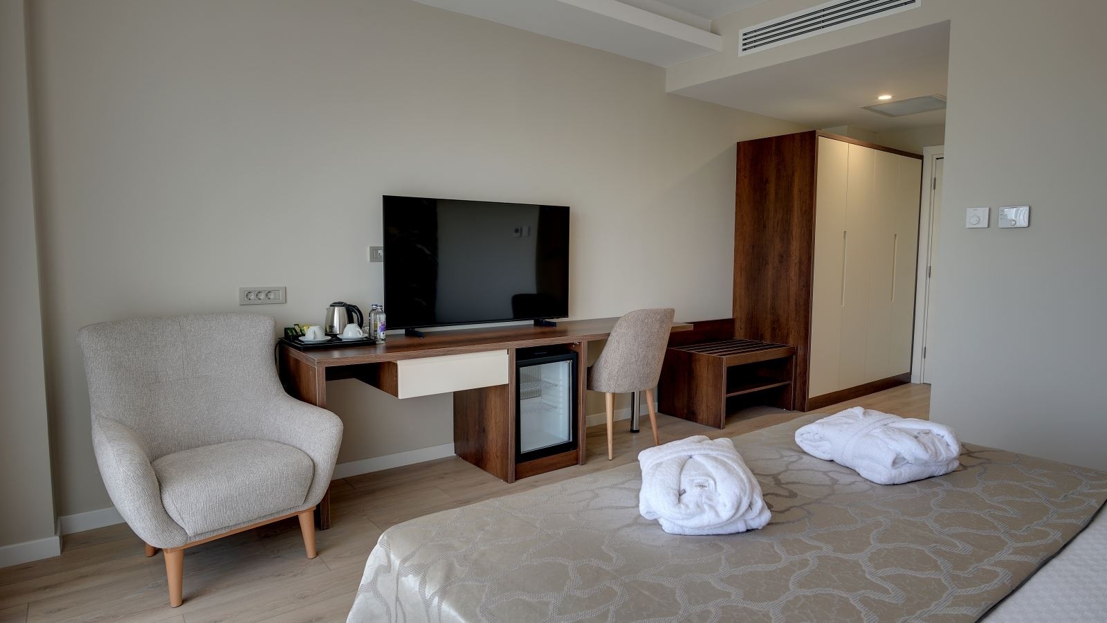 rooms-family-king-room