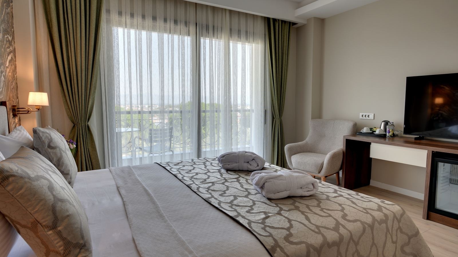 rooms-family-king-room