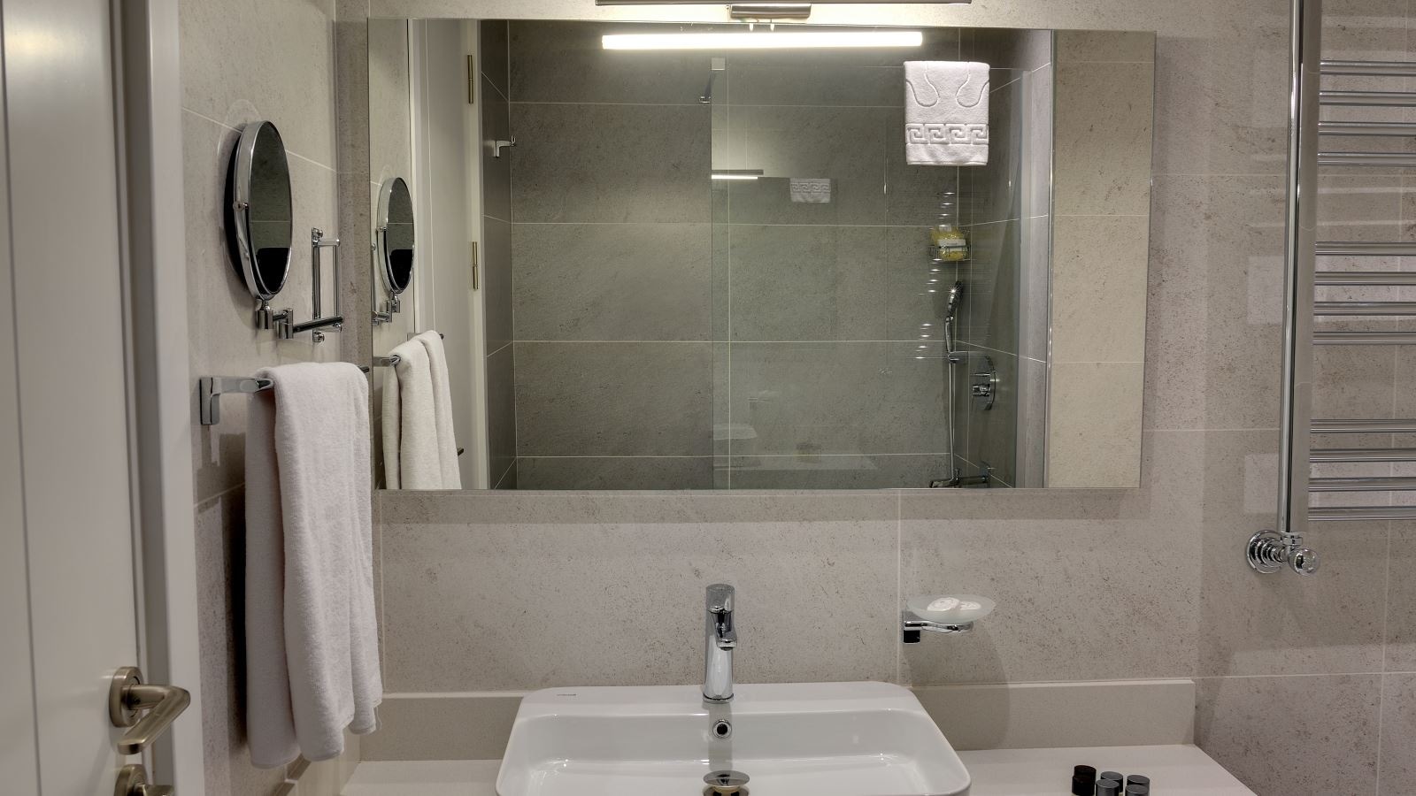 rooms-family-king-room