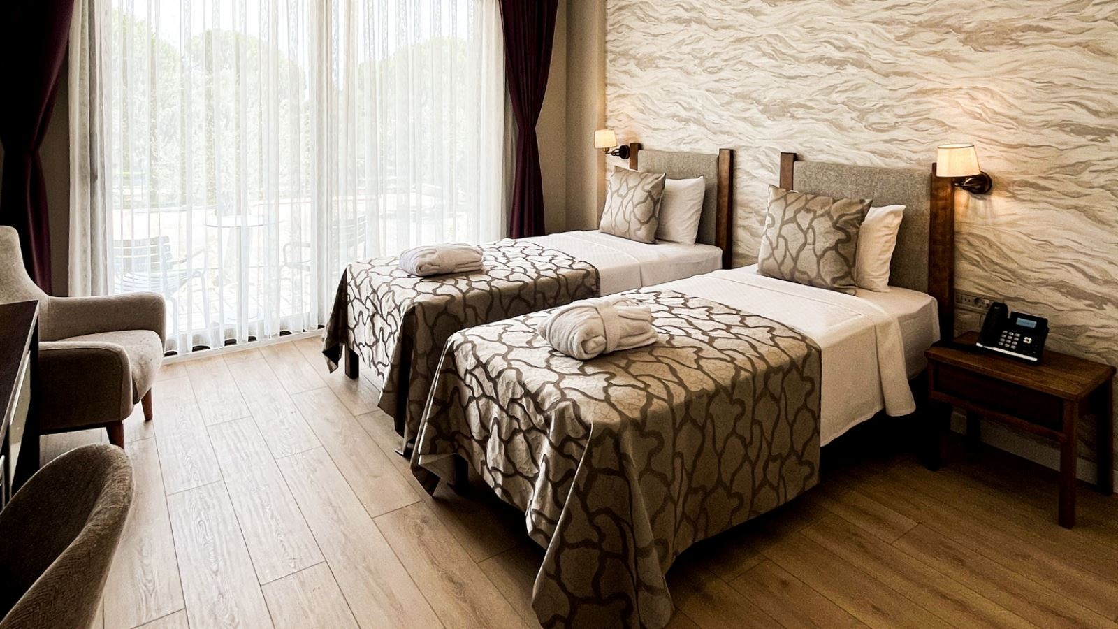 rooms-family-king-room-with-sea-view