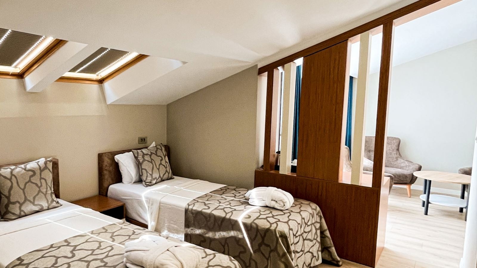 rooms-family-king-room-with-sea-view