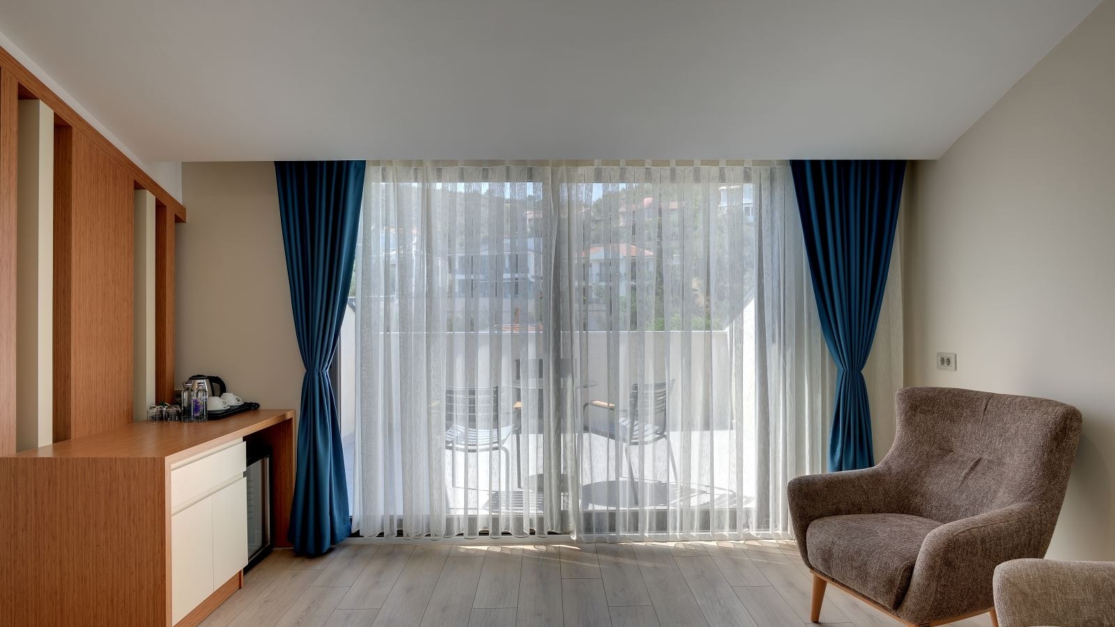 rooms-junior-suite-room