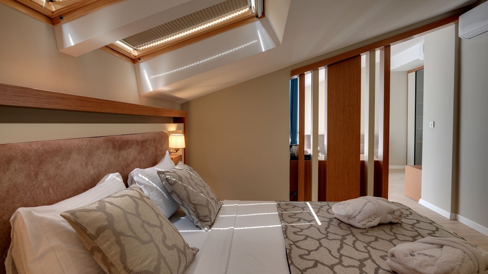 rooms-junior-suite-room