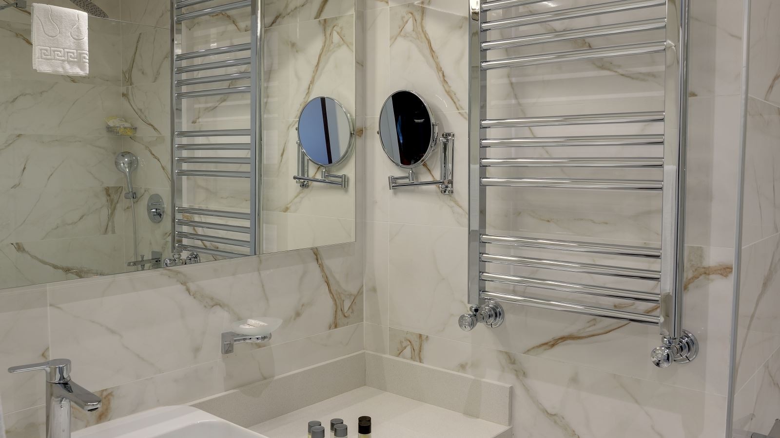 rooms-junior-suite-room