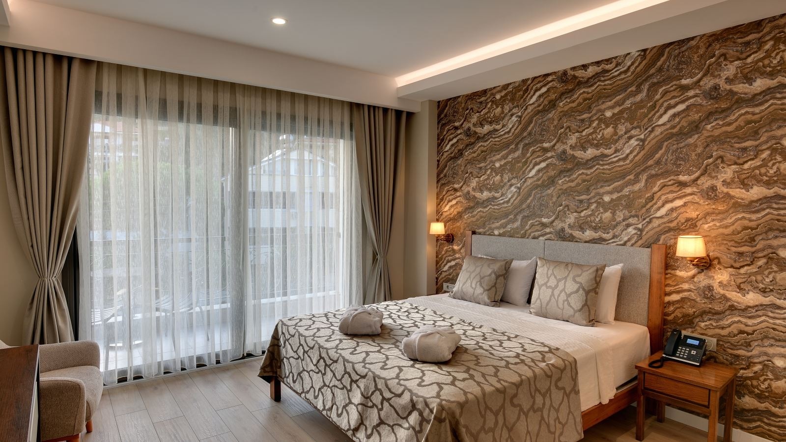 rooms-superior-king-room