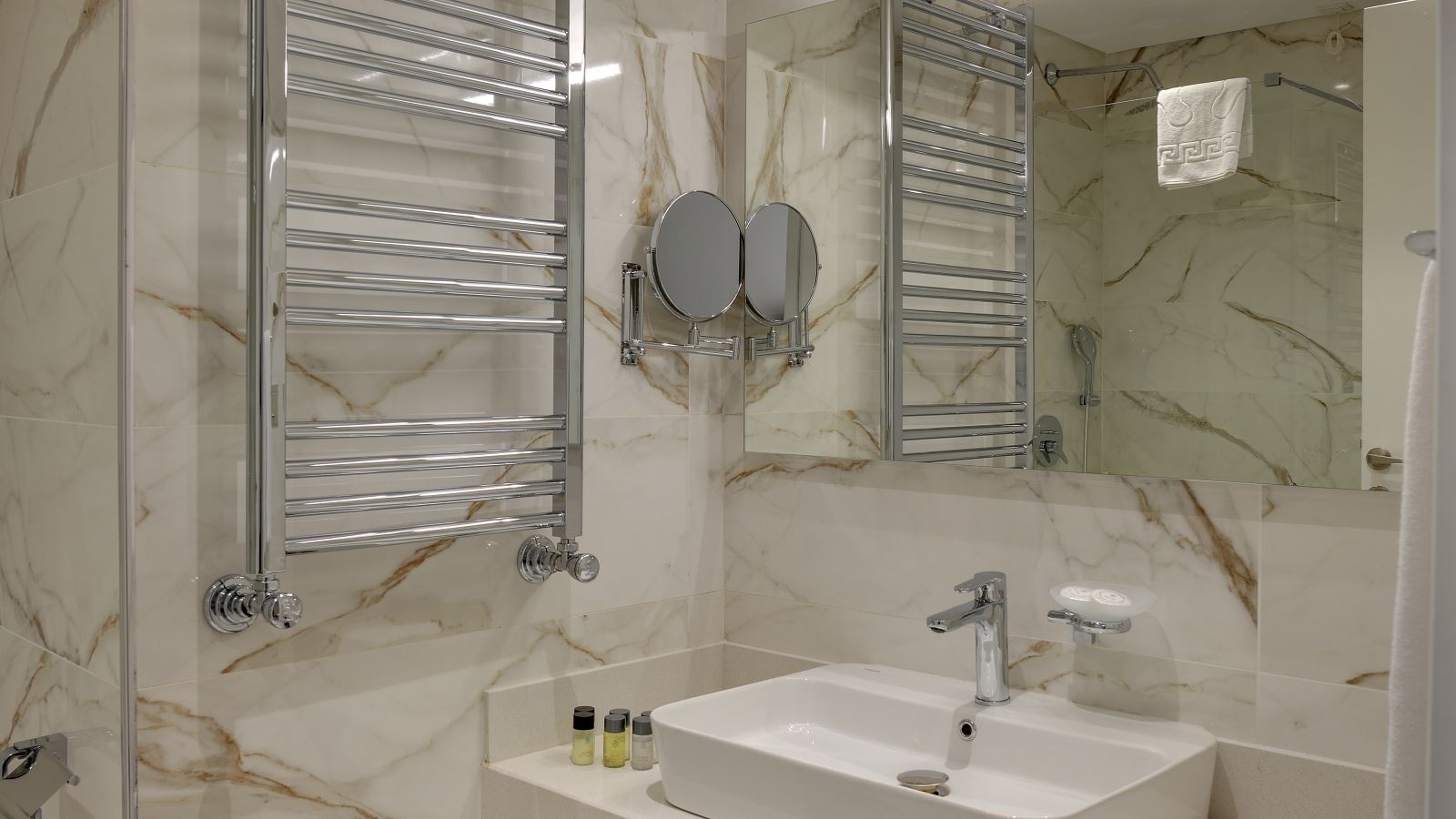 rooms-superior-king-room