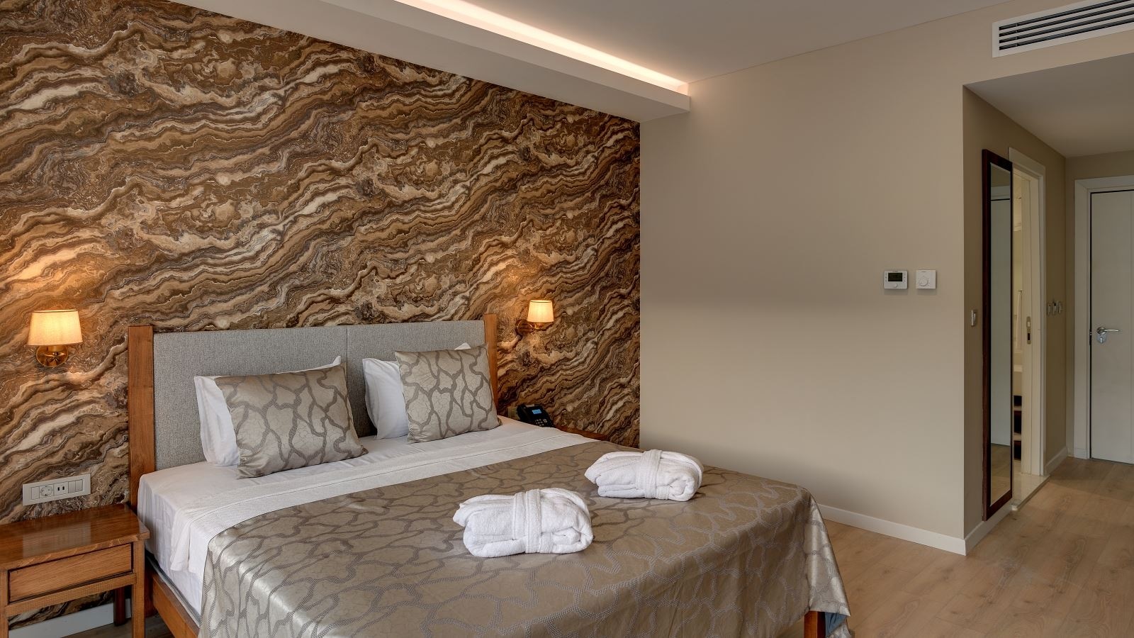 rooms-superior-king-room