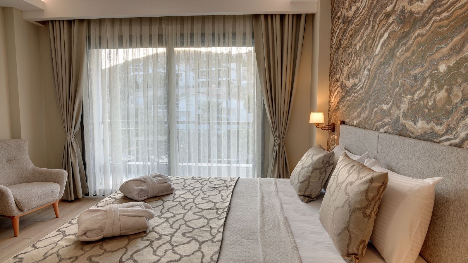 rooms-superior-king-room