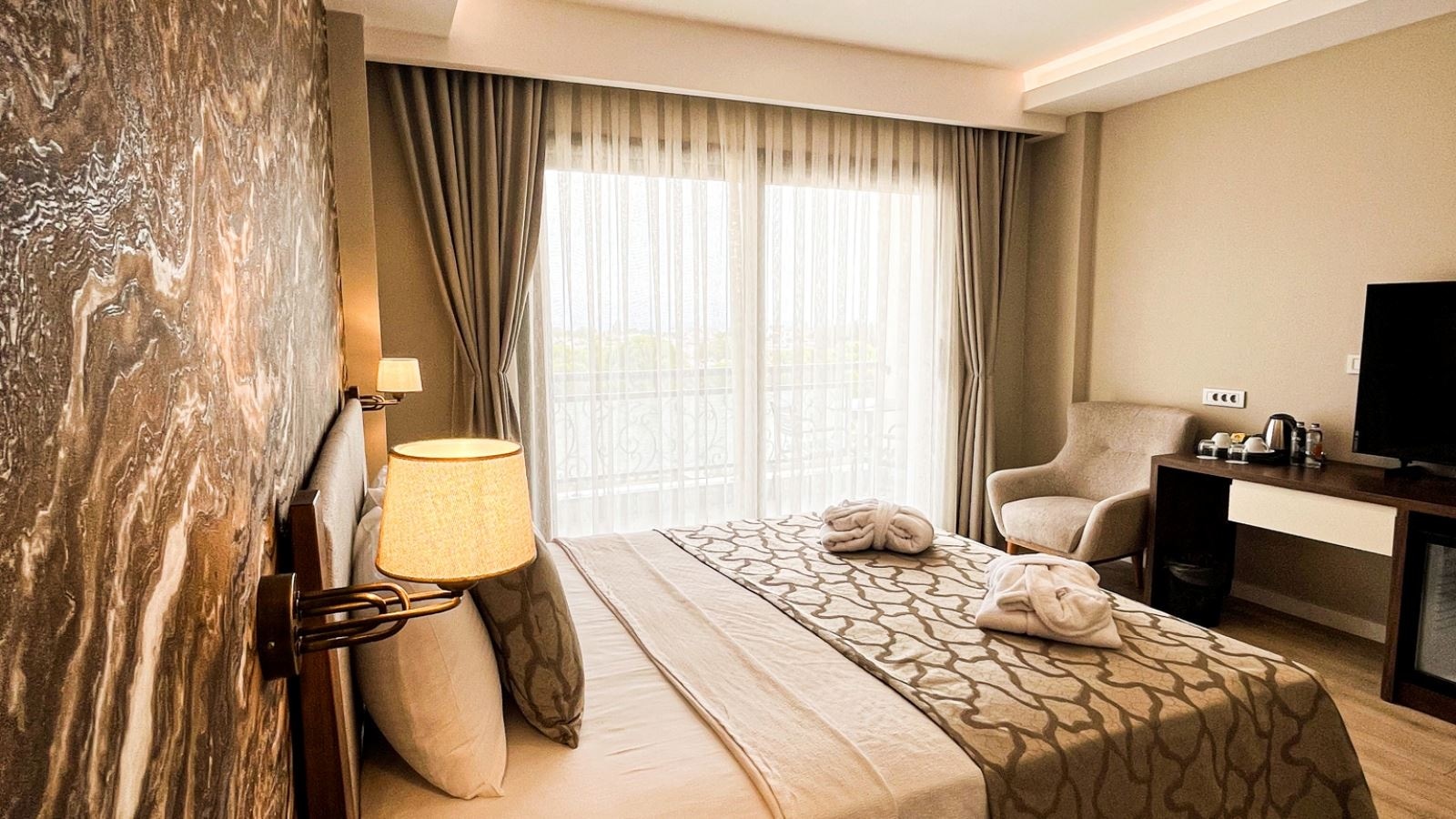 rooms-superior-king-room-with-sea-view