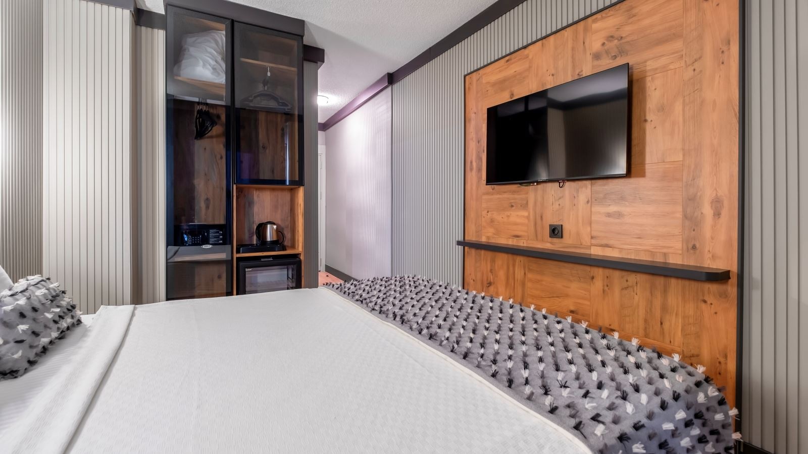 rooms-standard-room-sea-view-balcony