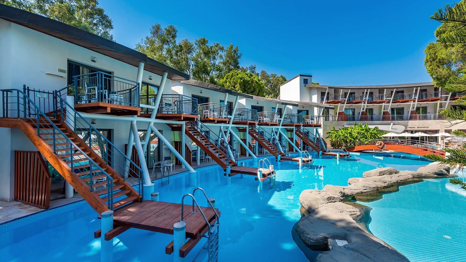 rooms-junior-suite-swim-up-direct-pool-access-anex-building