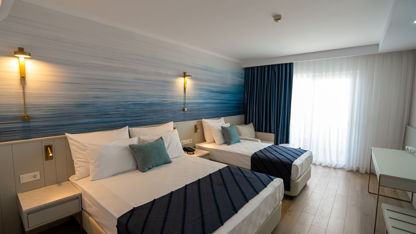 rooms-superior-room-side-sea-view