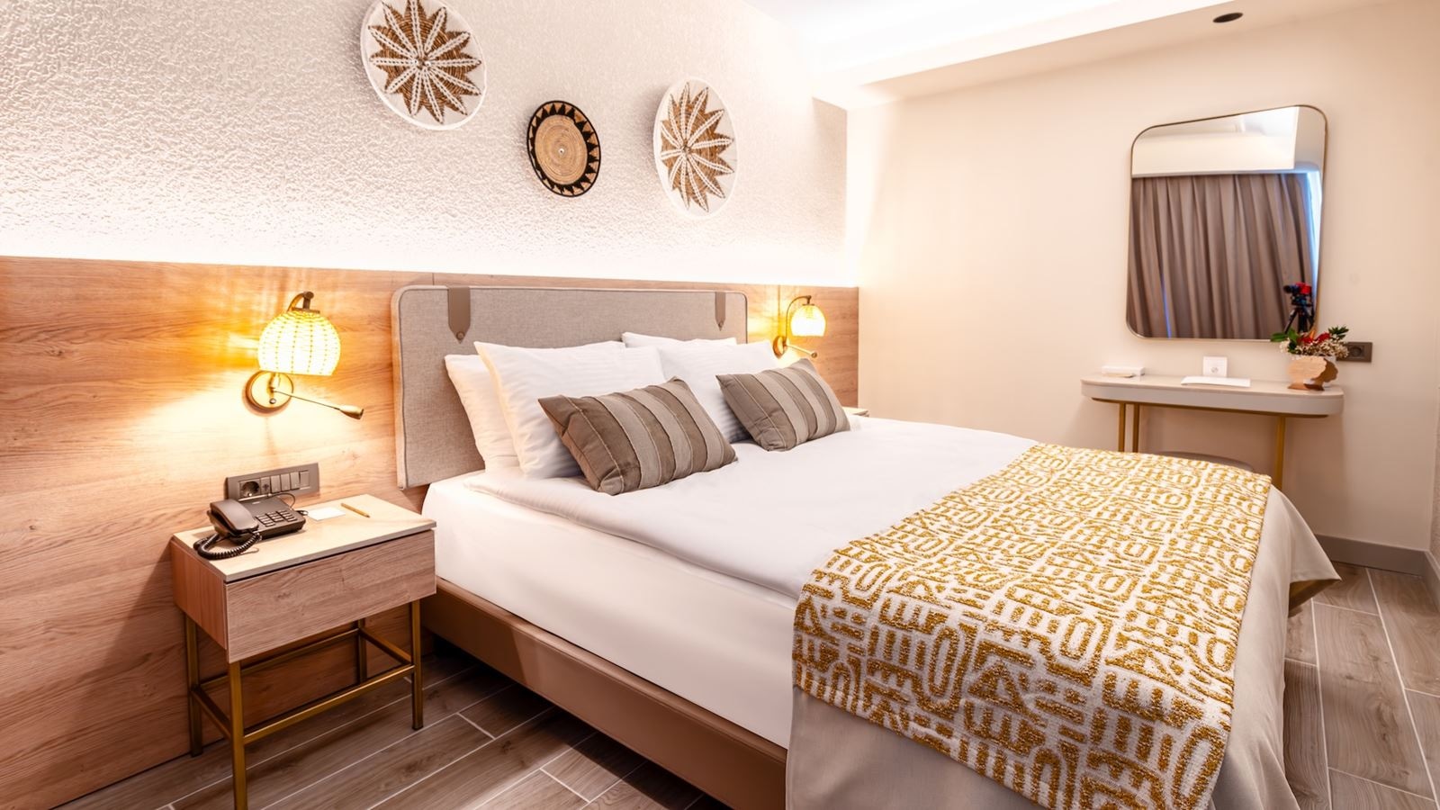 rooms-deluxe-family-room