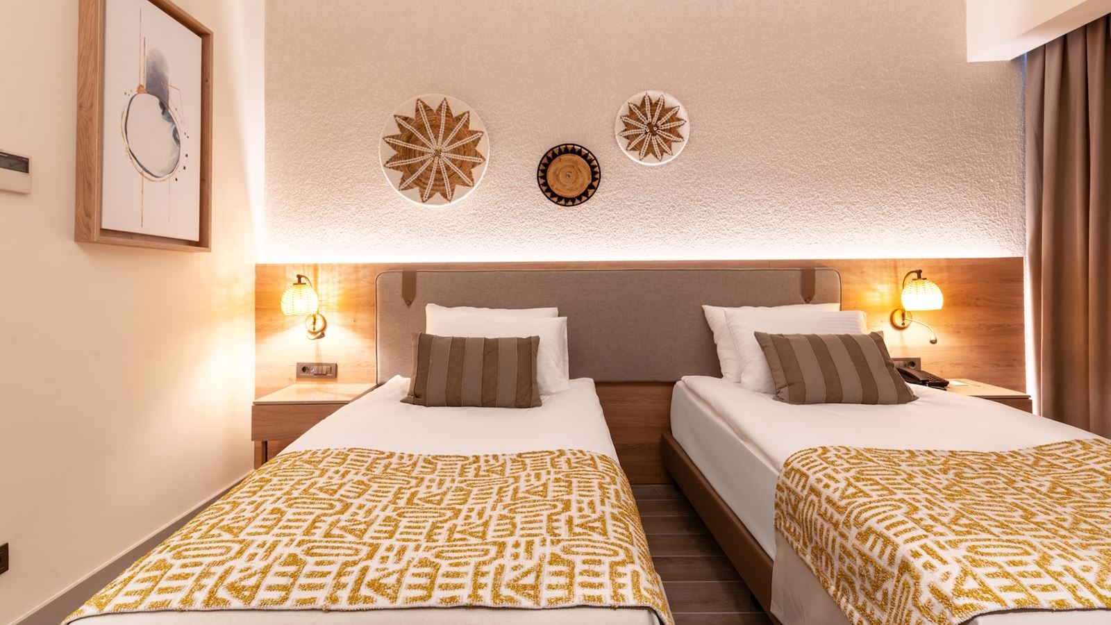 rooms-deluxe-family-room