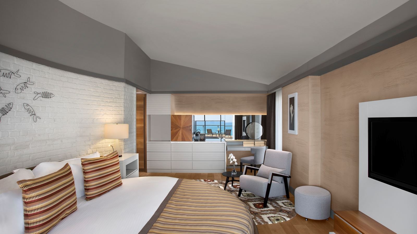 rooms-superior-room-side-sea--pool-view