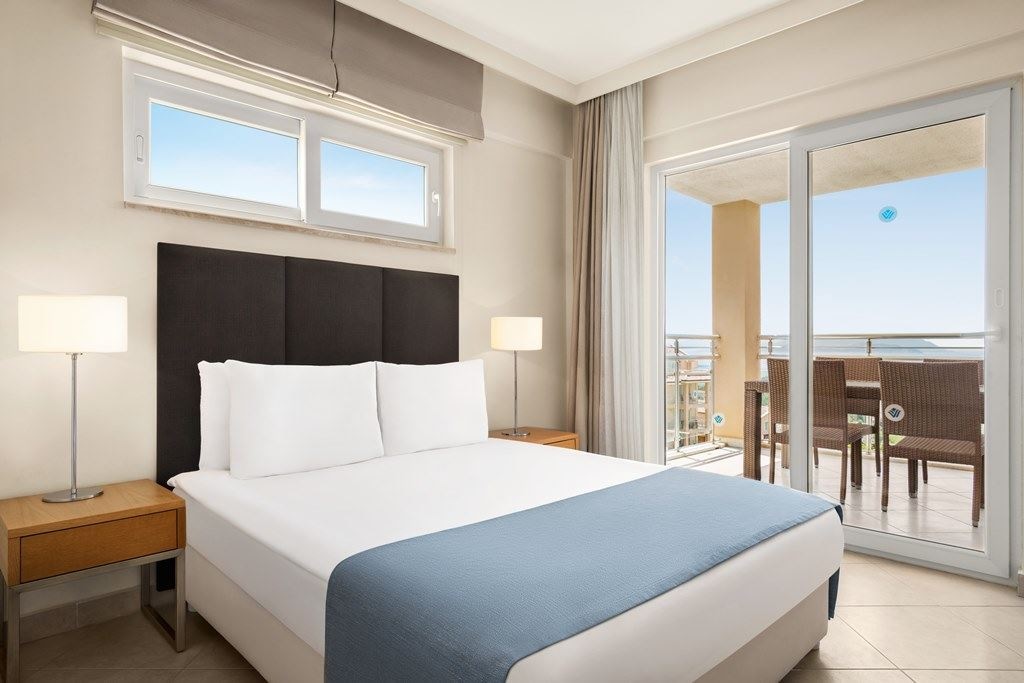 rooms-classic-suite-1-bedroom-balcony-or-terrace