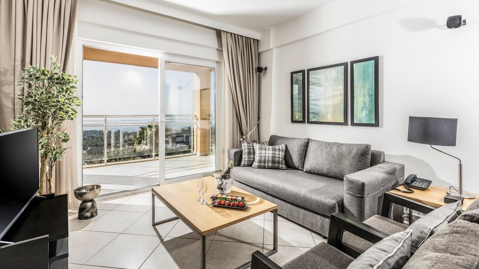 rooms-superior-suite-2-bedrooms-balcony-or-terrace