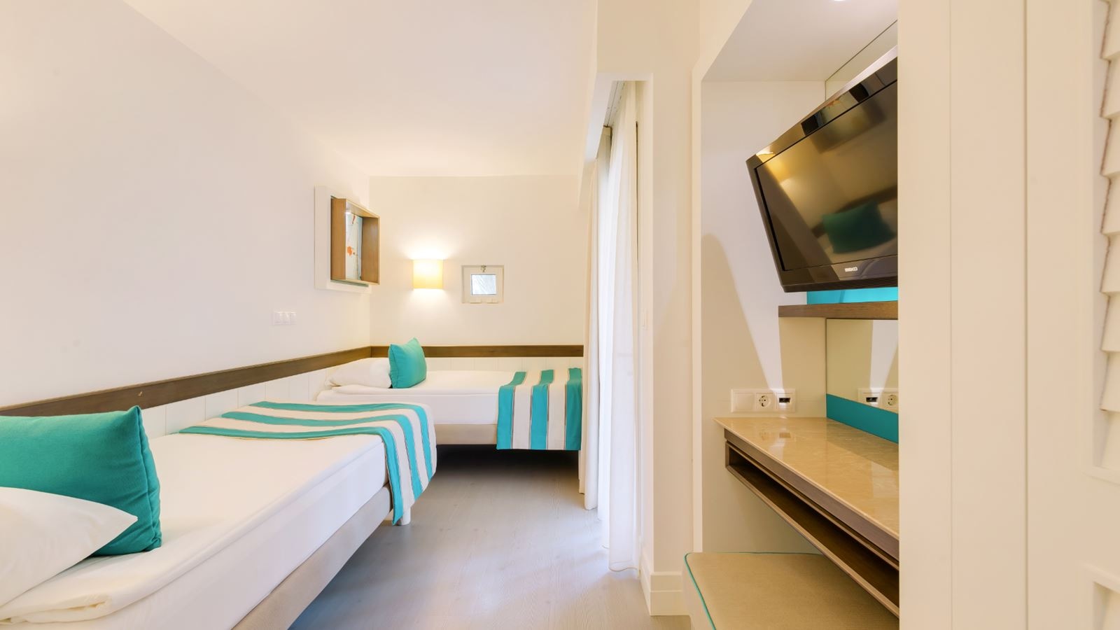 rooms-family-double-room-connecting-doorfam3