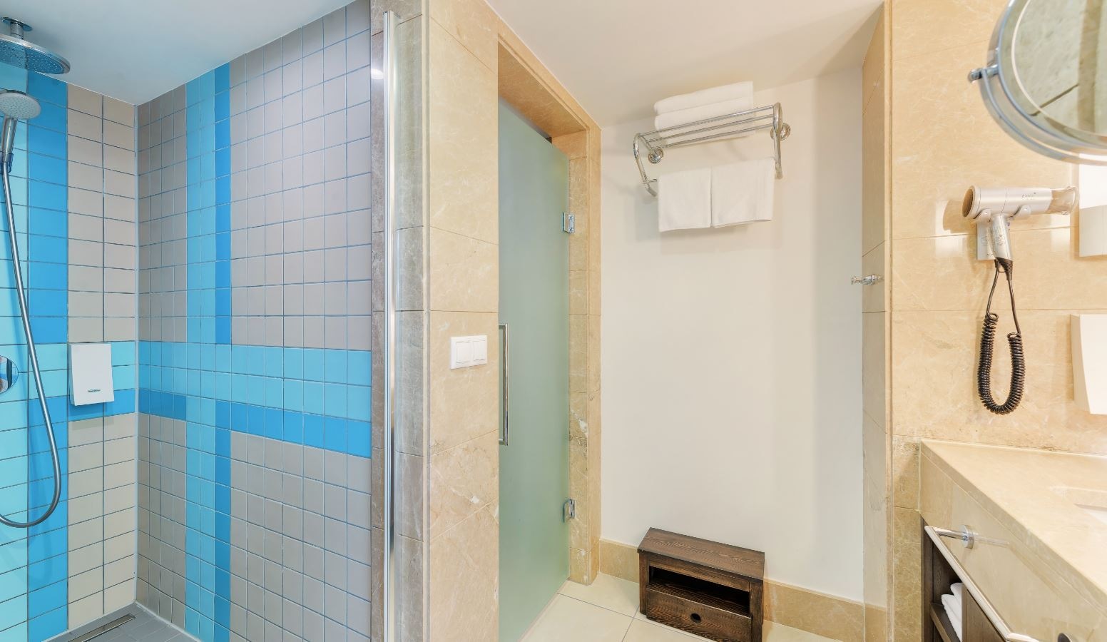 rooms-family-double-room-connecting-doorfam3