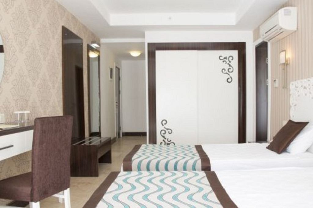 rooms-garden-family-room